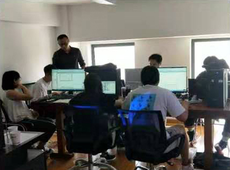 龍骨機